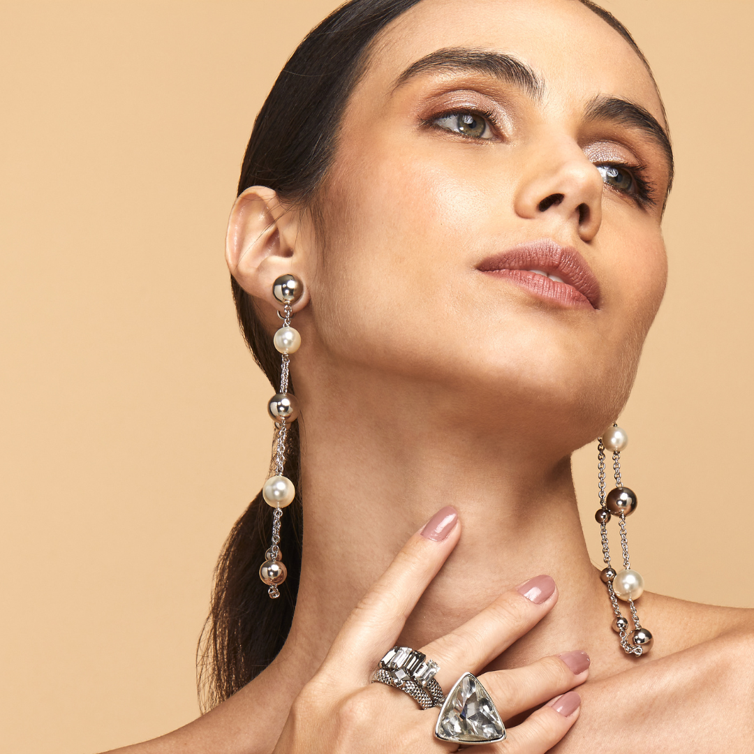 Brinco Longo Esferas com Pérolas Forum Di roma Prata