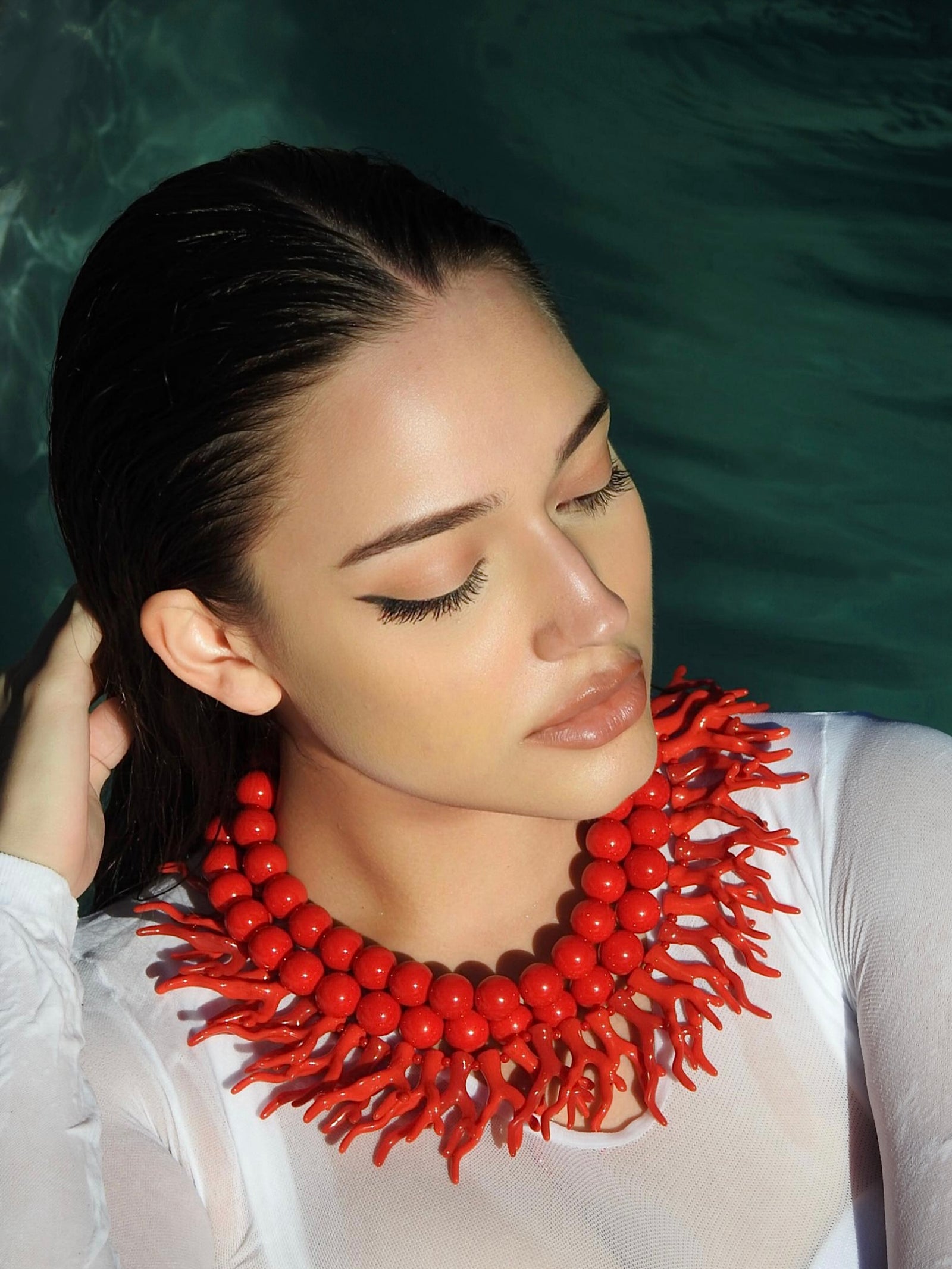 Colar Triplo Esfera com Coral Coral